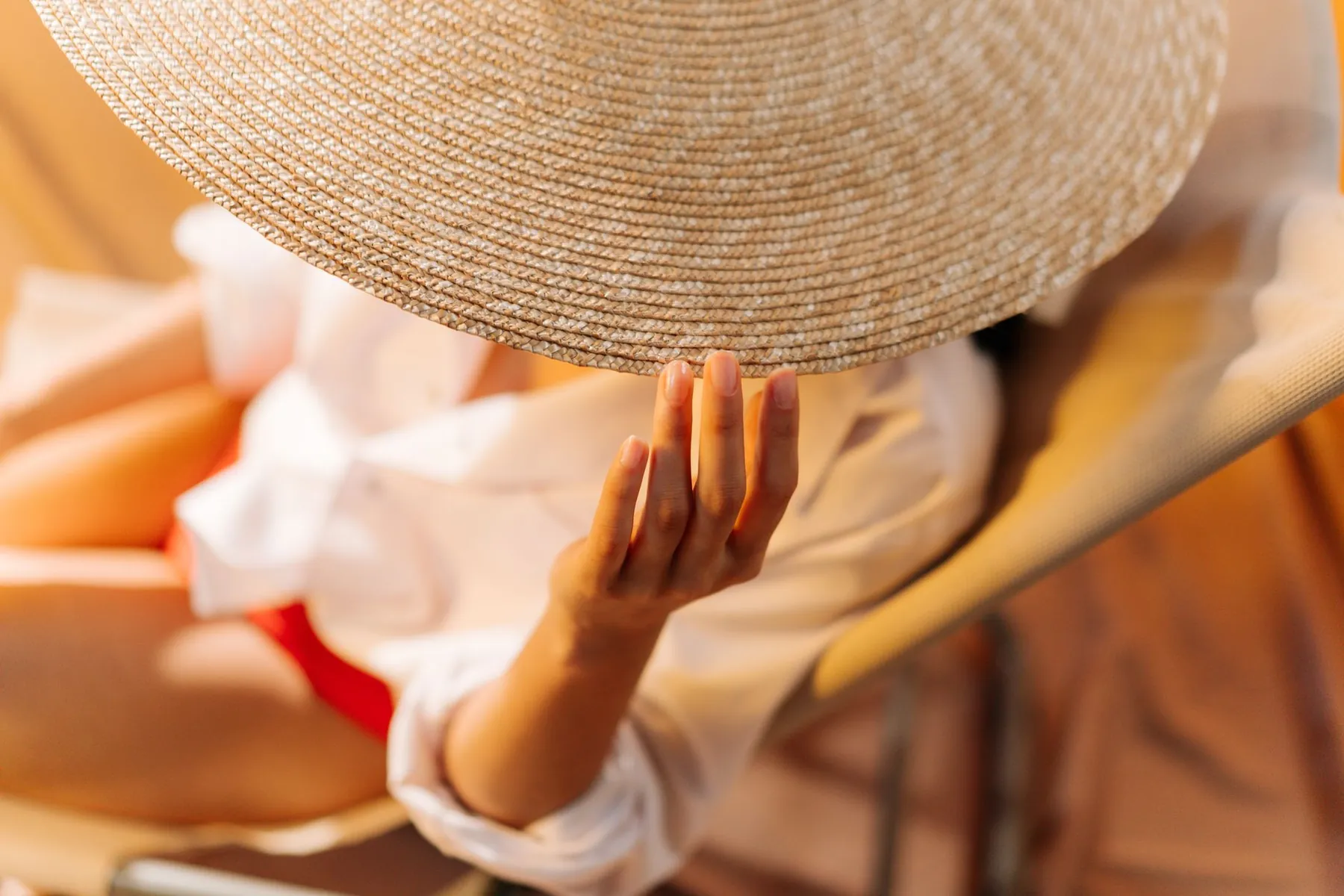 A sun hat, illustrating sun protection as the measure that slows further skin damage.