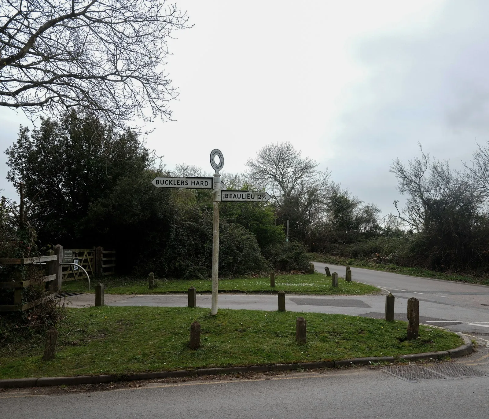 A junction where two roads separate, illustrating a choice between two locations.