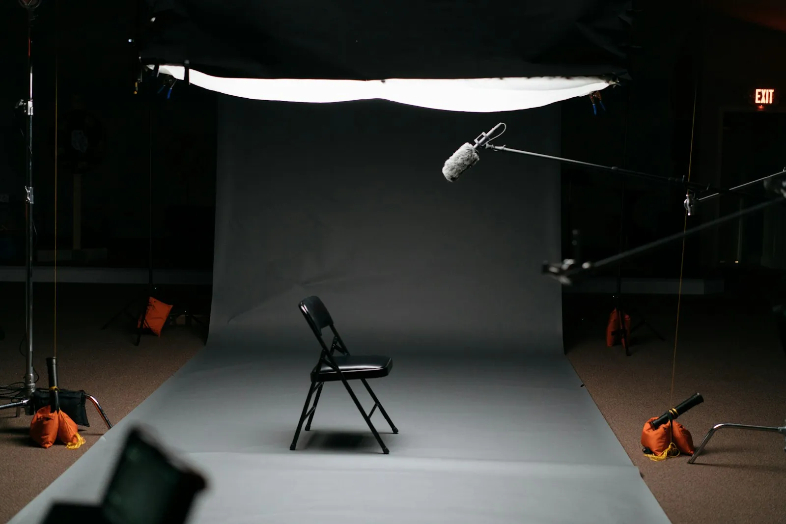 A photographic backdrop and lighting, illustrating how result galleries are staged.