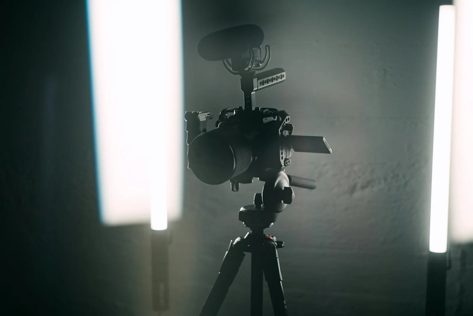 A camera on a tripod, illustrating how result photographs are staged and lit.