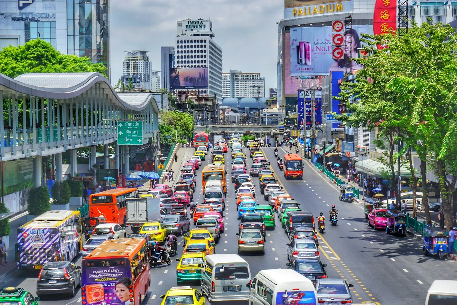 A Bangkok street scene, illustrating the city where the first clinic is located.