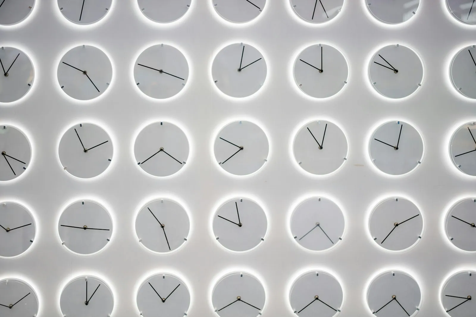 A clock face, illustrating that clearance to fly is measured in weeks.