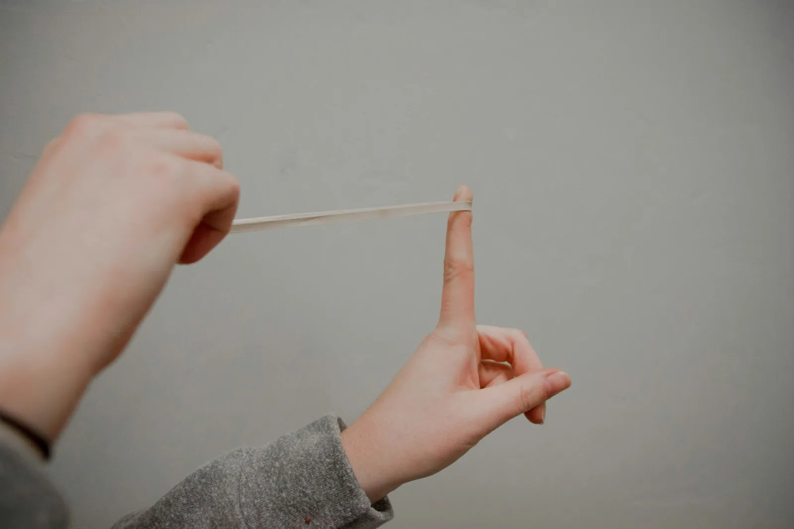 An elastic band under tension, illustrating how lower lid tone is judged.