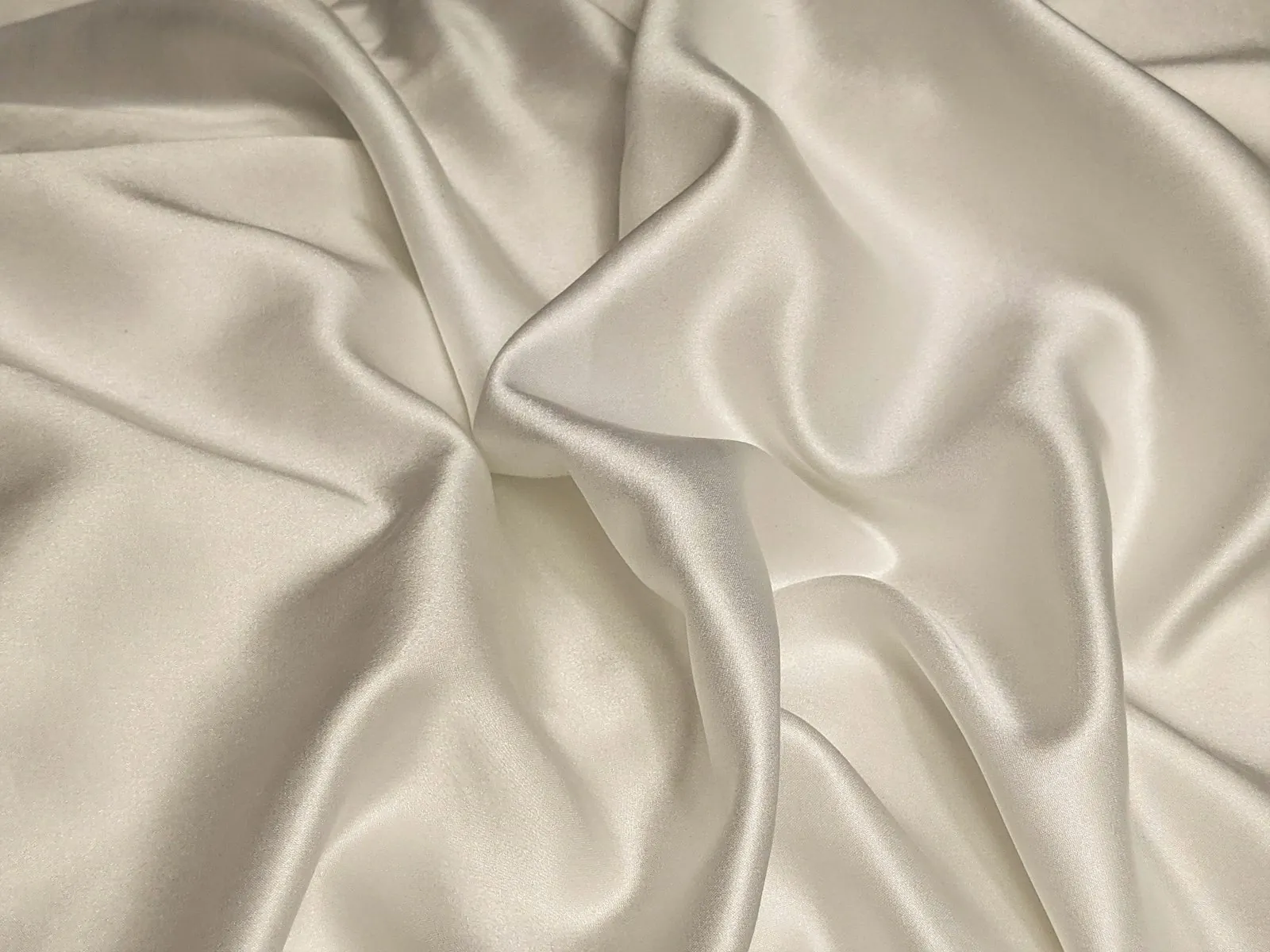 A smooth transition in folded cloth, illustrating blending a step into a groove.