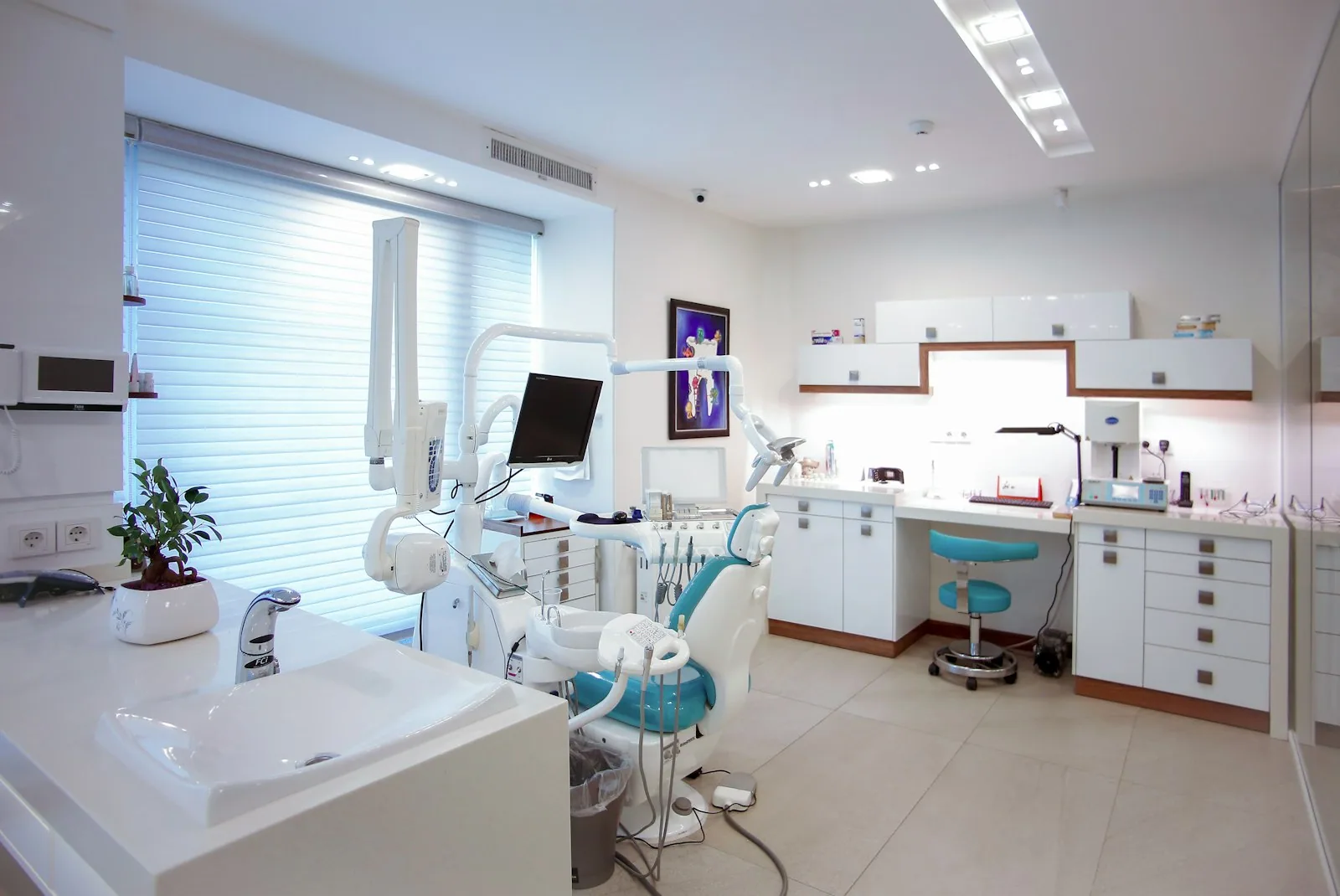 Illustrative photograph of a professional clinical setting accompanying information about Mandibular Gonioplasty / Mandibular Angle Reduction
