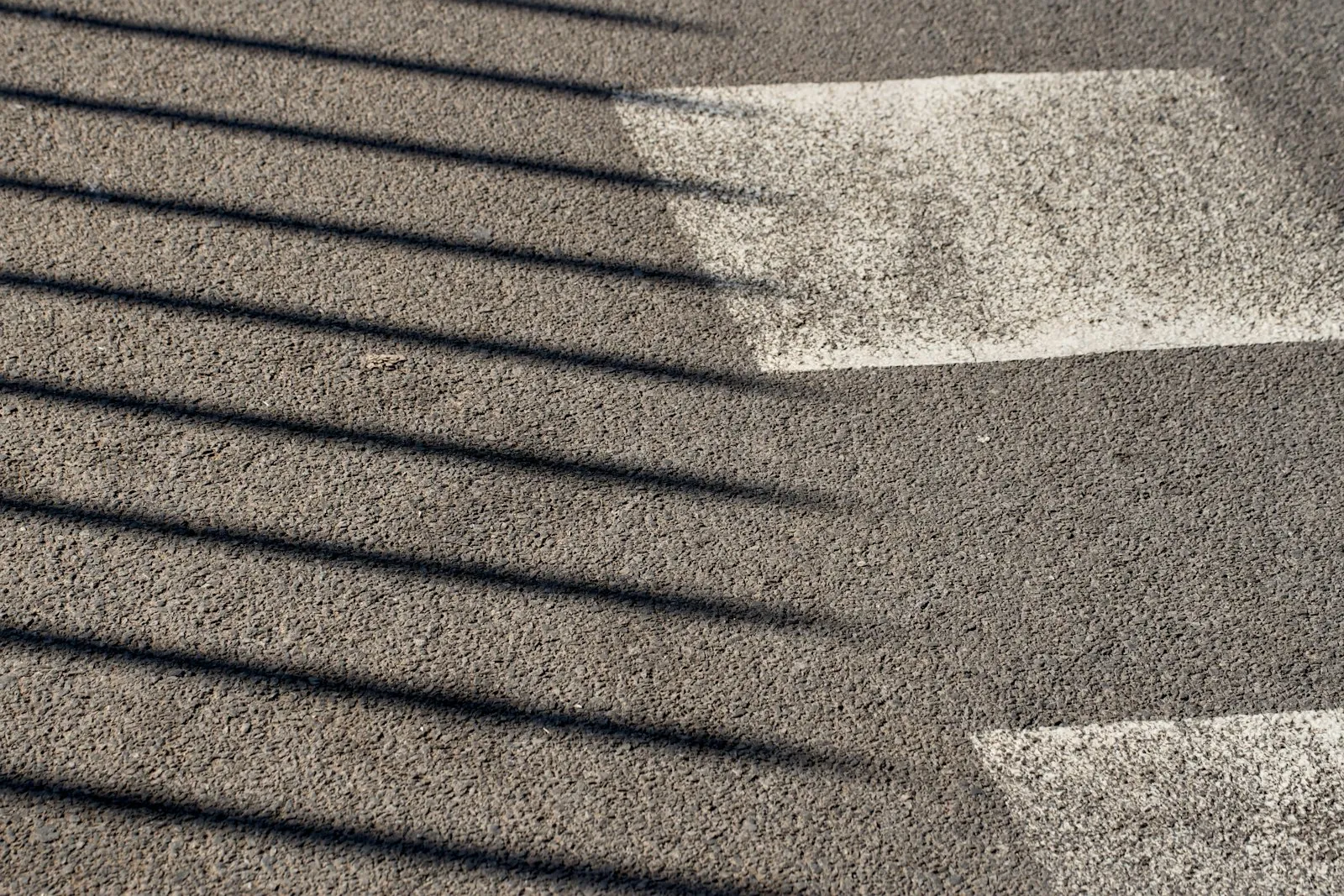 Arrows pointing opposite ways, illustrating adding versus removing.