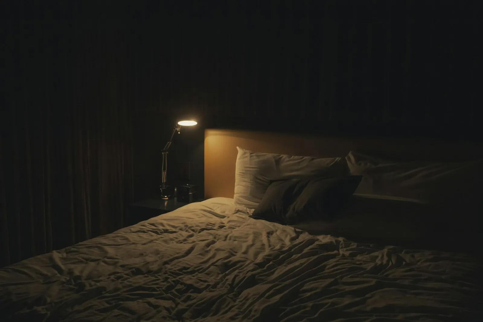 A calm, softly lit room, illustrating an article about recovery and follow-up care.