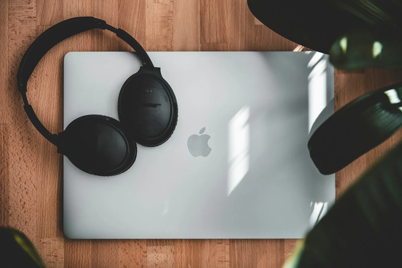 Headphones beside a laptop on a desk, illustrating a consultation held over video.