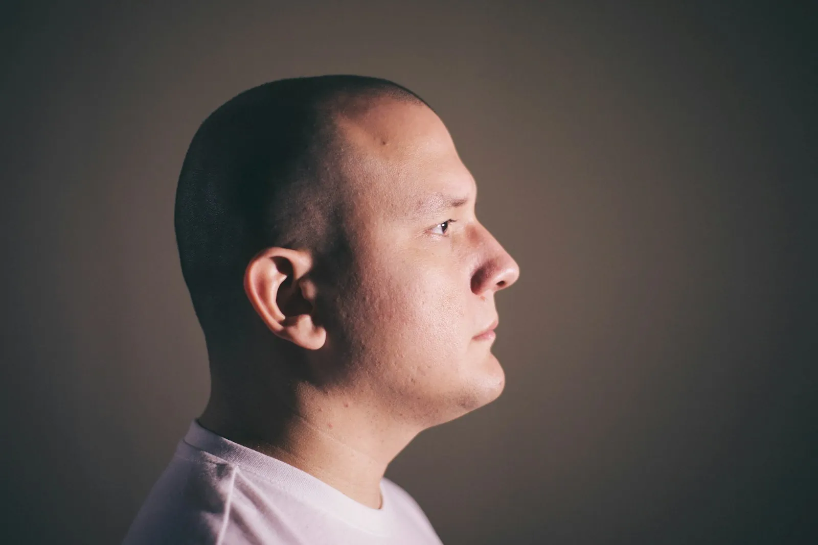 A face in profile, illustrating assessing the nose from the side.