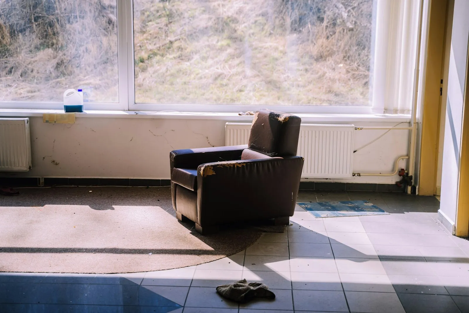 A propped armchair, illustrating the bent, supported position of the first days.