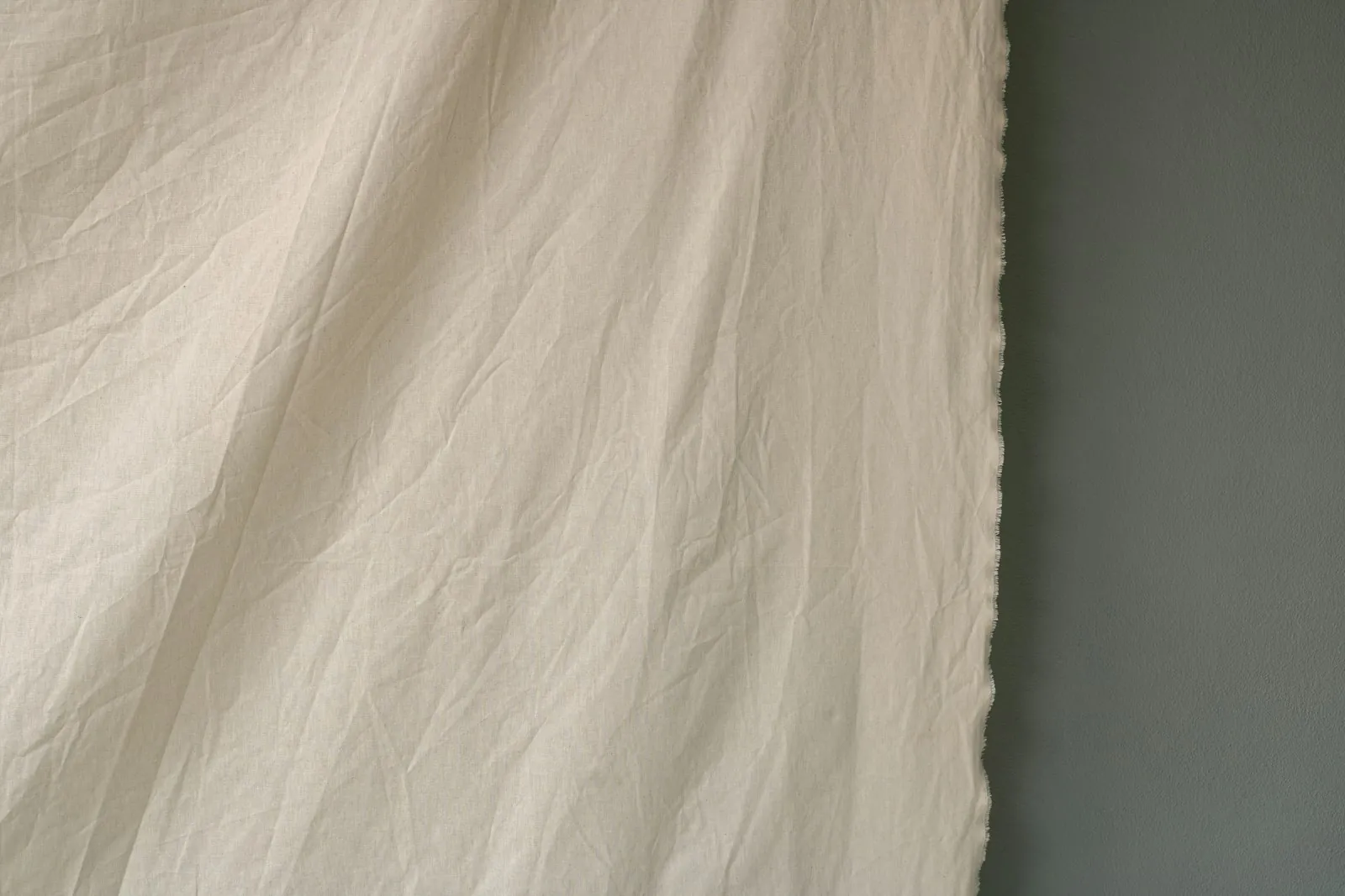 Fabric puckering at the end of a seam, illustrating what a dog ear looks like.