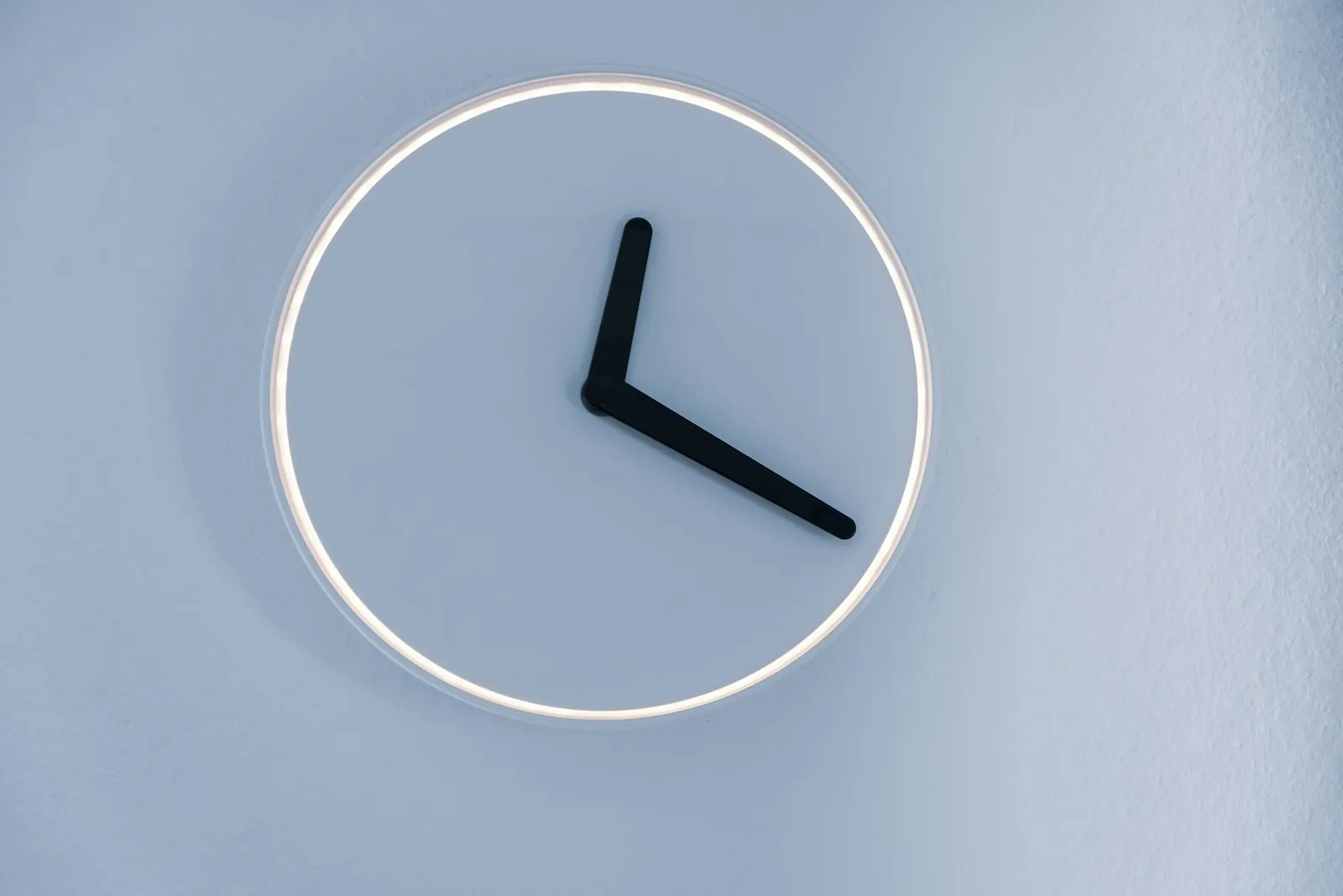 A clock face, illustrating an operation measured in about an hour.